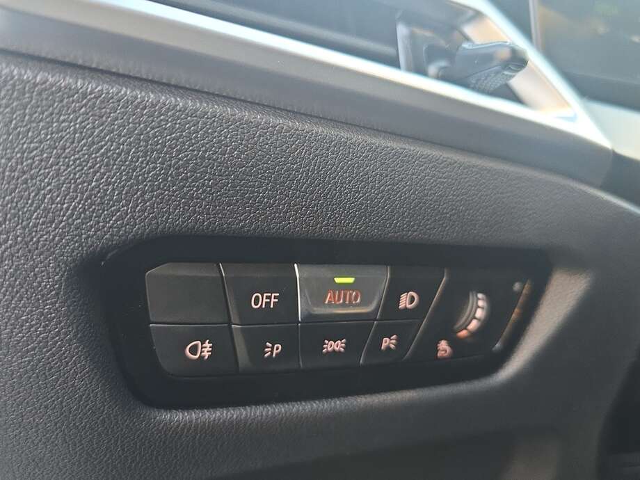 BMW 318d (Bild 17/18)