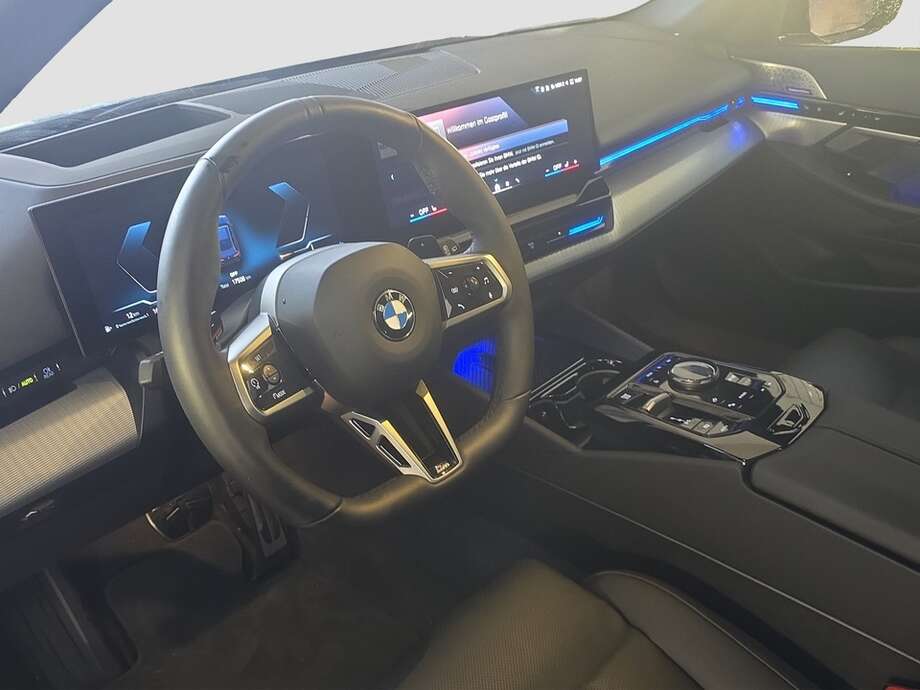 BMW 540d xDrive (Bild 10/18)