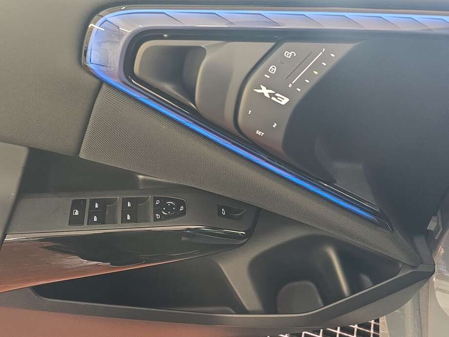 BMW X3 (Bild 16/18)