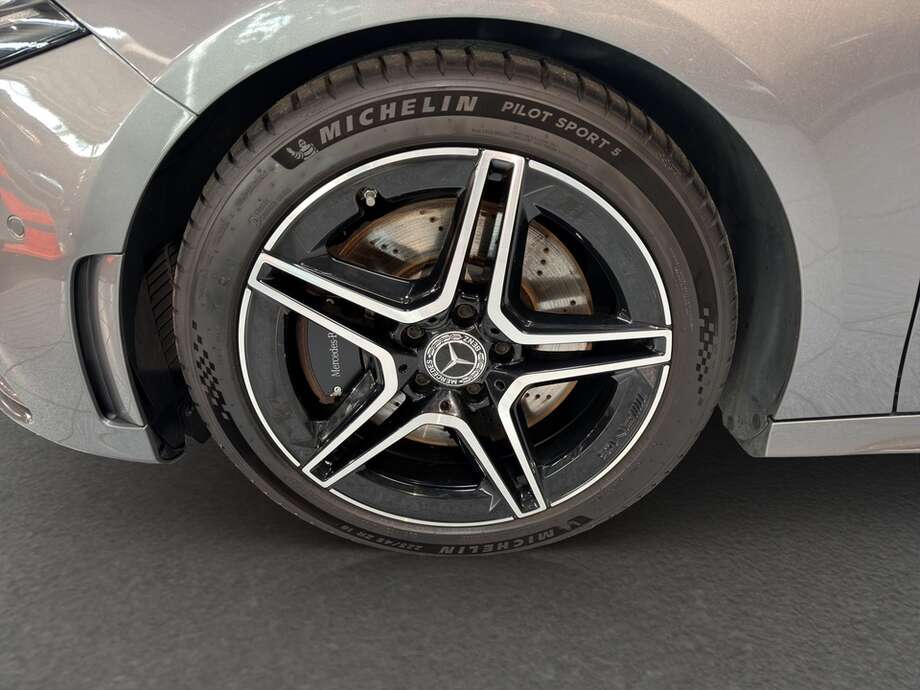 Mercedes-Benz A 250 (Bild 9/16)