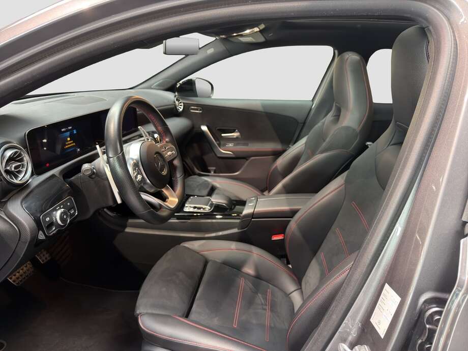 Mercedes-Benz A 250 (Bild 10/16)