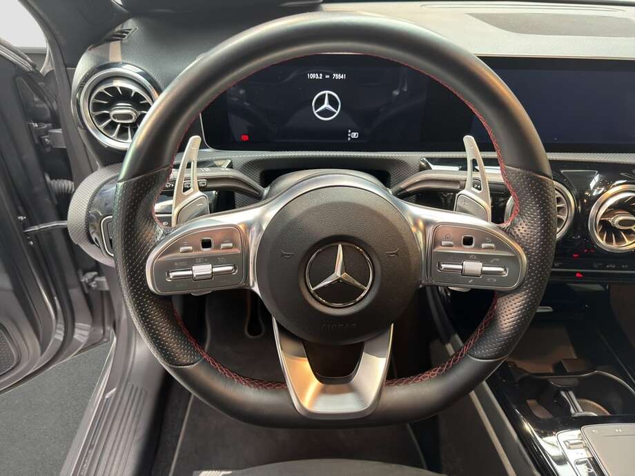 Mercedes-Benz A 250 (Bild 12/16)