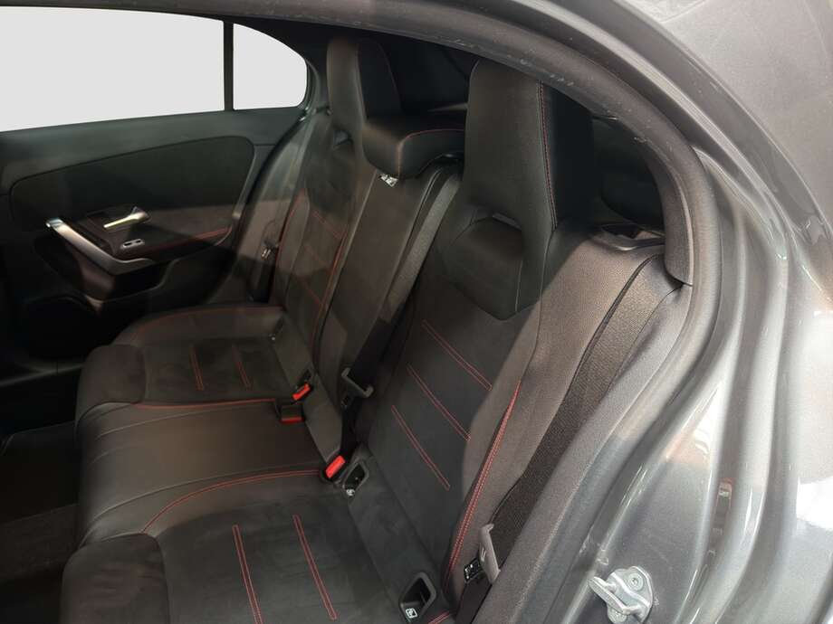 Mercedes-Benz A 250 (Bild 14/16)