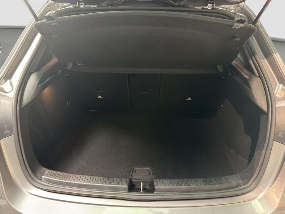 Mercedes-Benz A 250 (Bild 15/16)