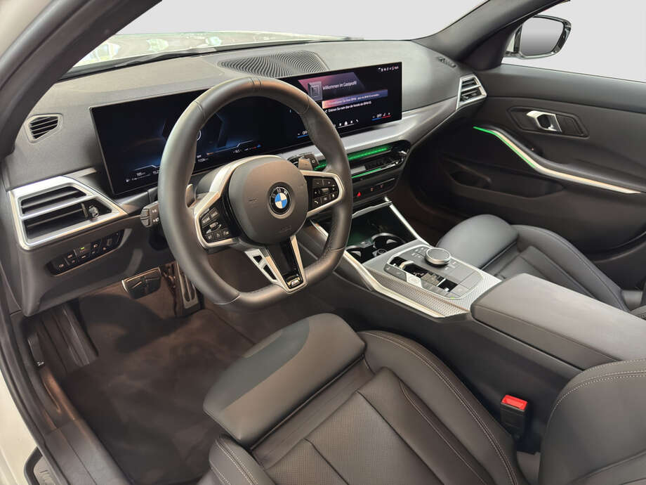 BMW 318d (Bild 11/17)