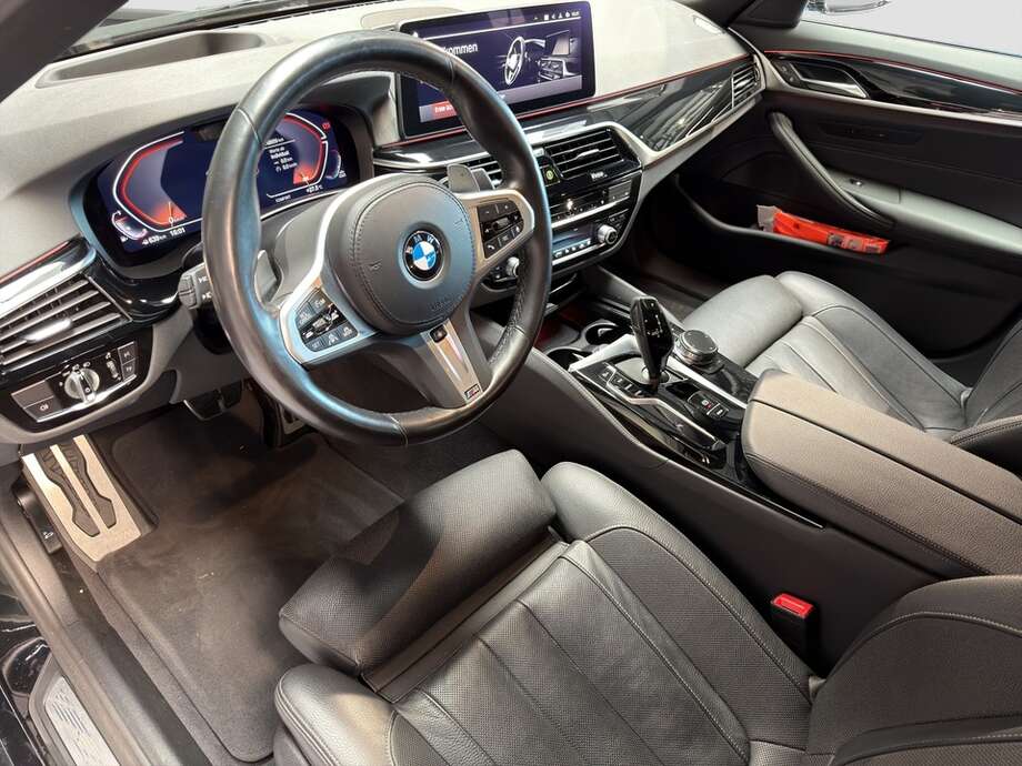 BMW 540i xDrive (Bild 12/18)