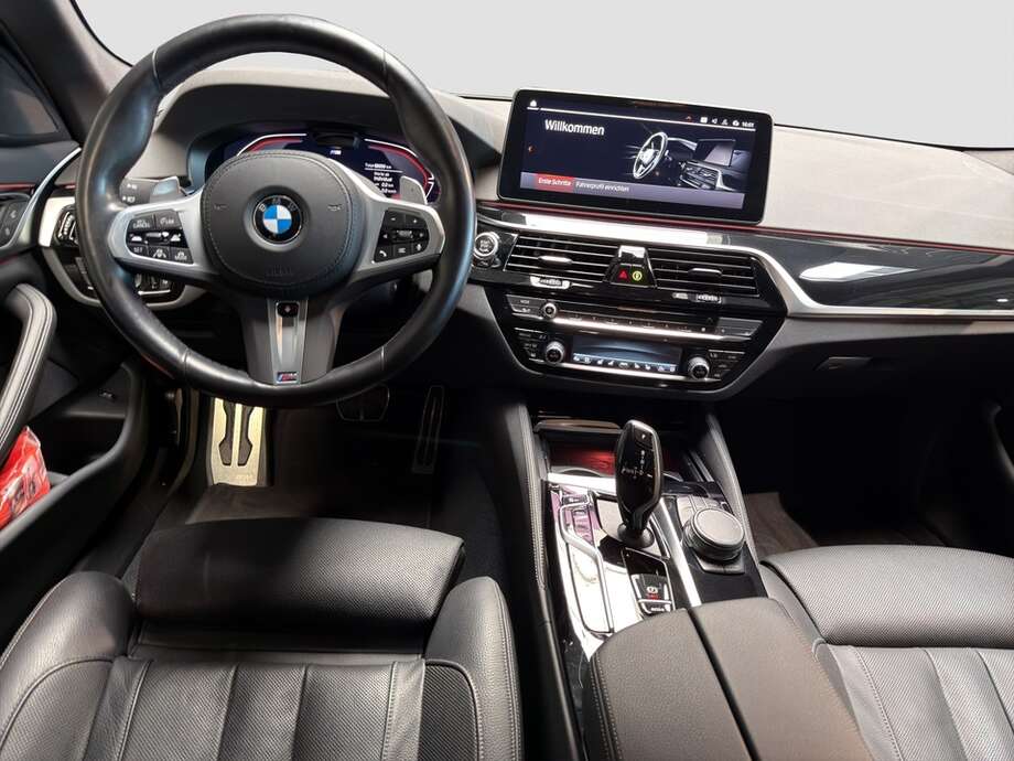 BMW 540i xDrive (Bild 14/18)