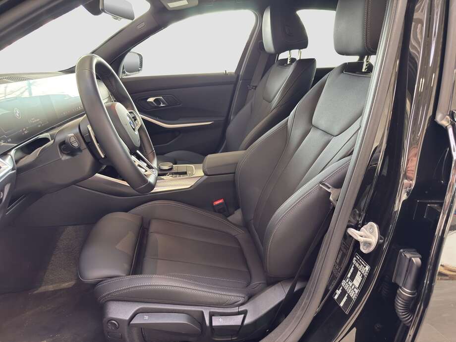 BMW 320d (Bild 10/16)