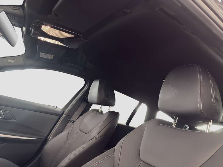 BMW 320d (Bild 11/16)