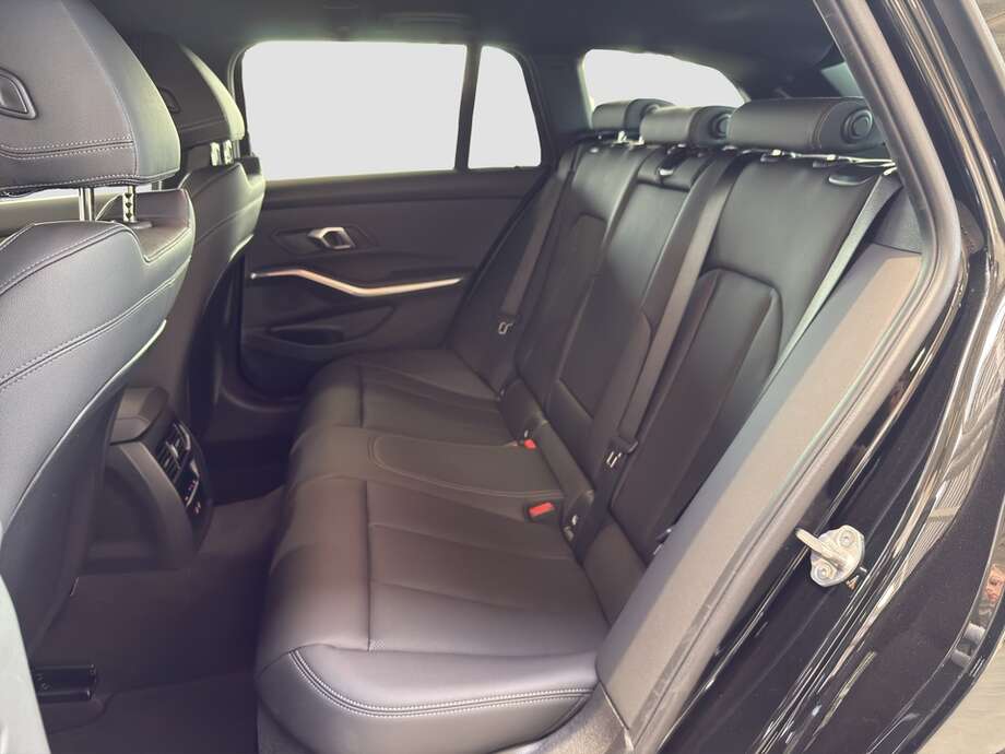 BMW 320d (Bild 14/16)