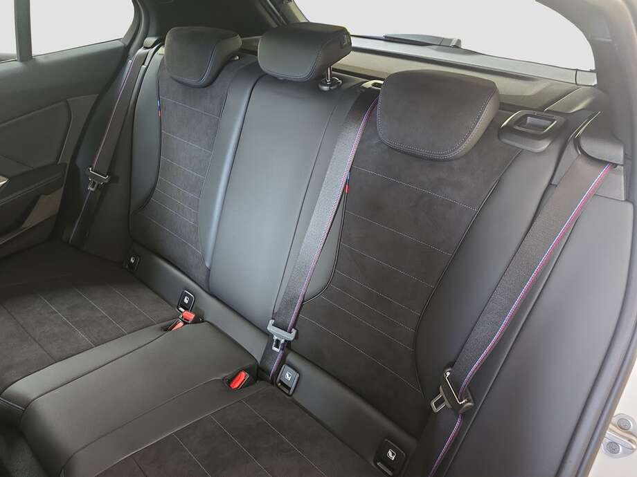 BMW 118d (Bild 14/16)