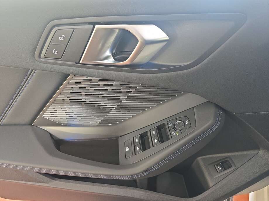 BMW 118d (Bild 16/16)