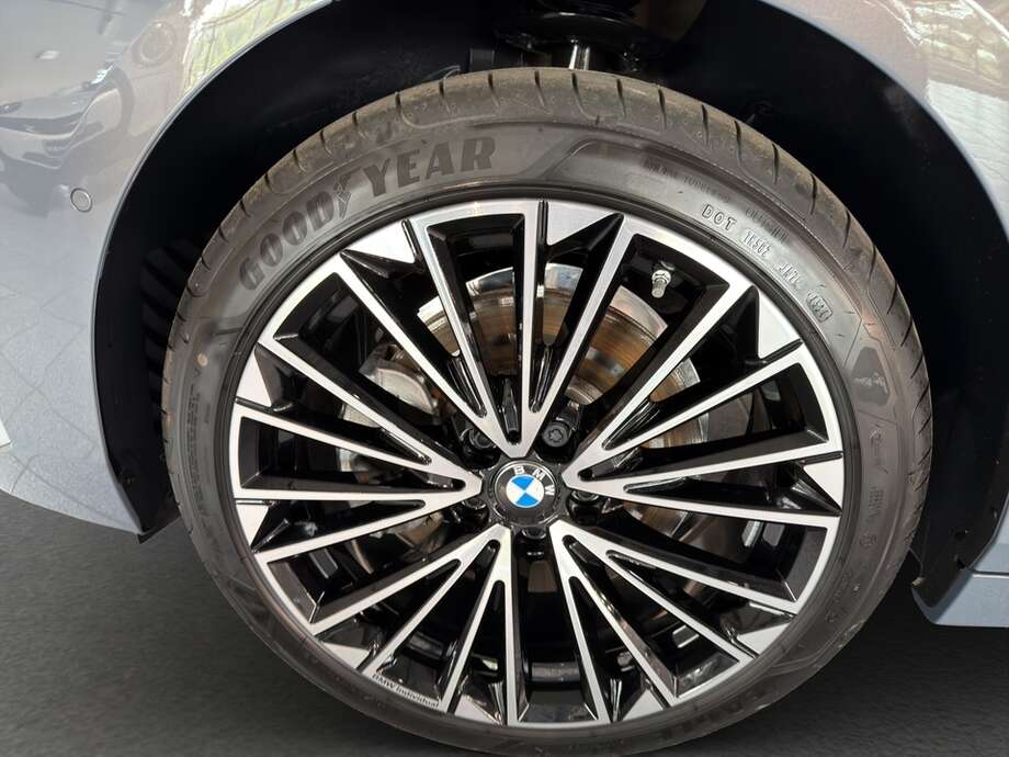 BMW 223d (Bild 9/18)