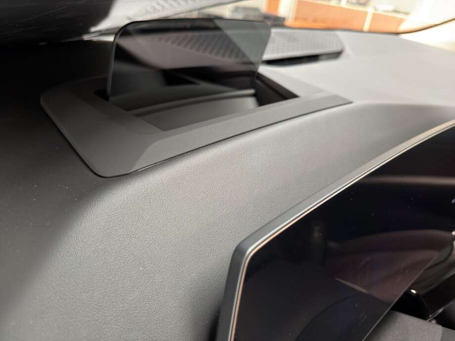 BMW 223d (Bild 17/18)