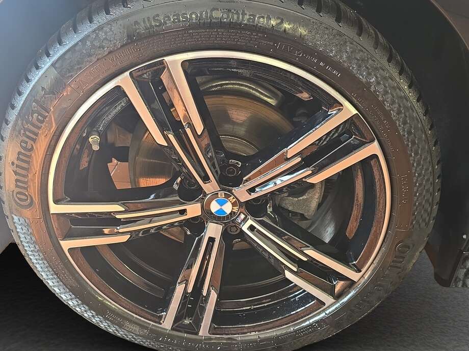 BMW 320d (Bild 9/18)