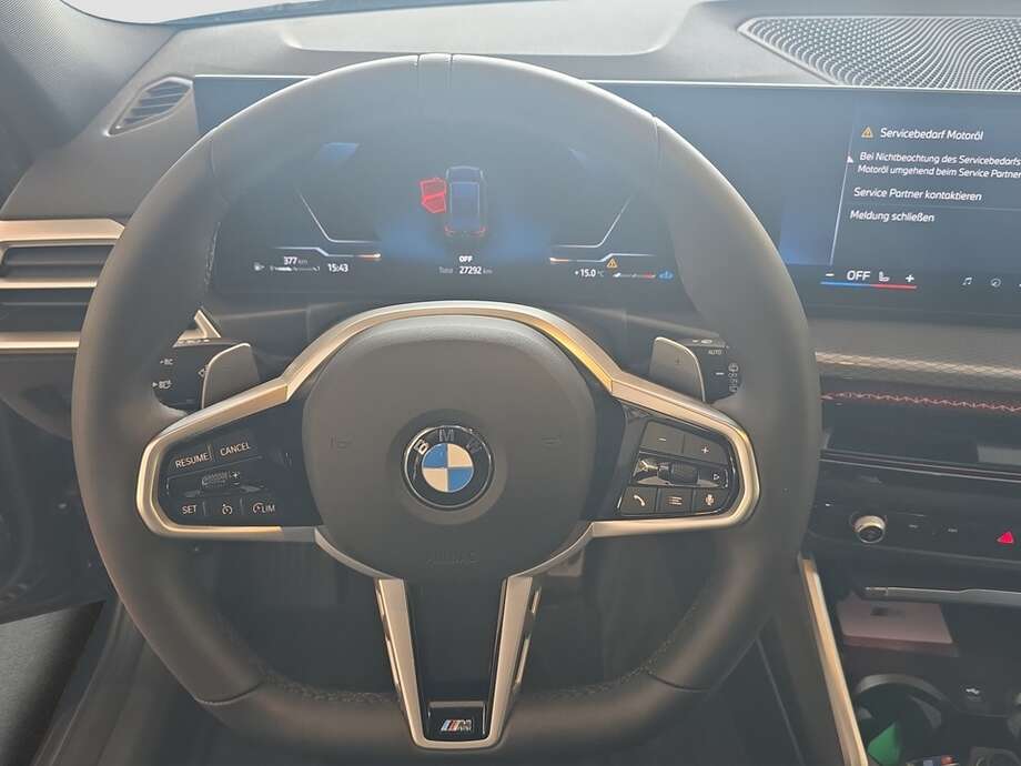 BMW 320d (Bild 12/18)