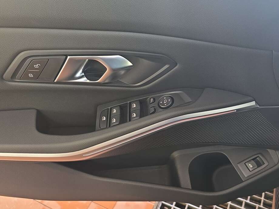 BMW 320d (Bild 16/18)