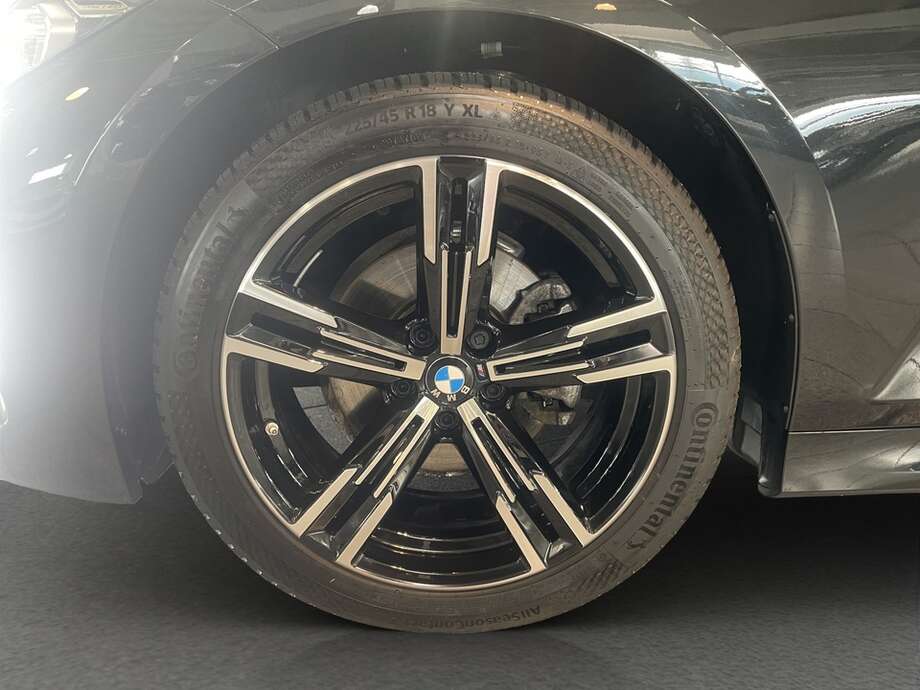 BMW 320d (Bild 9/15)
