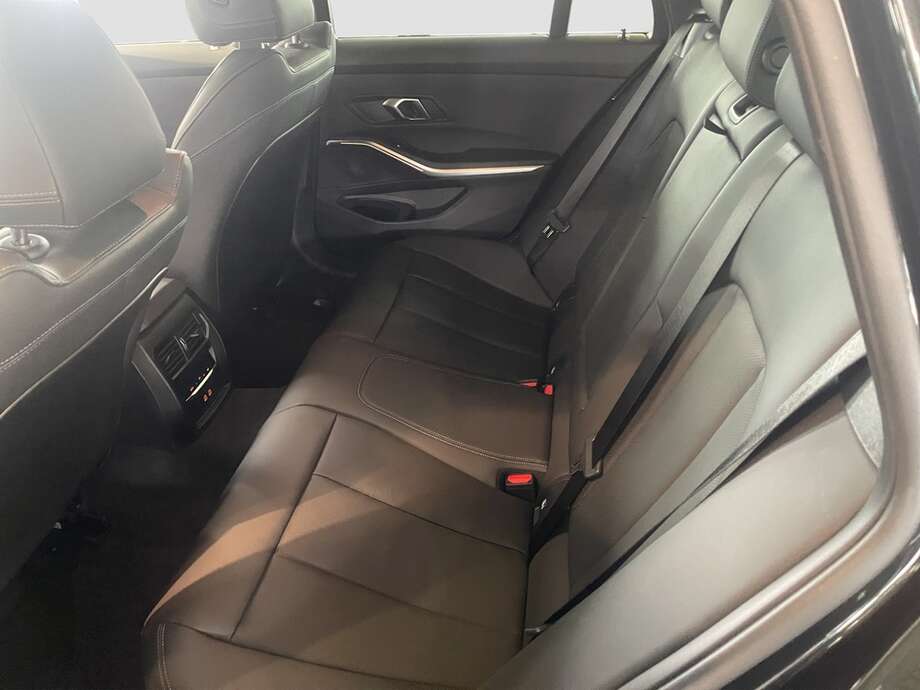 BMW 320d (Bild 14/15)
