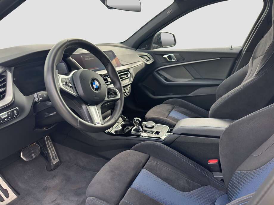 BMW 118d (Bild 8/21)