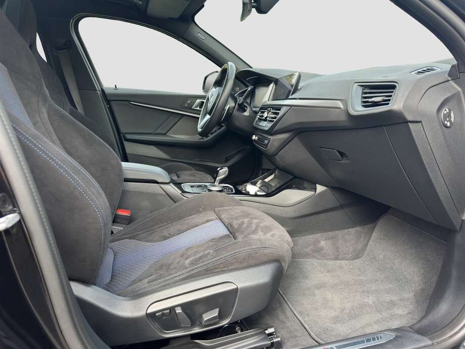 BMW 118d (Bild 14/21)