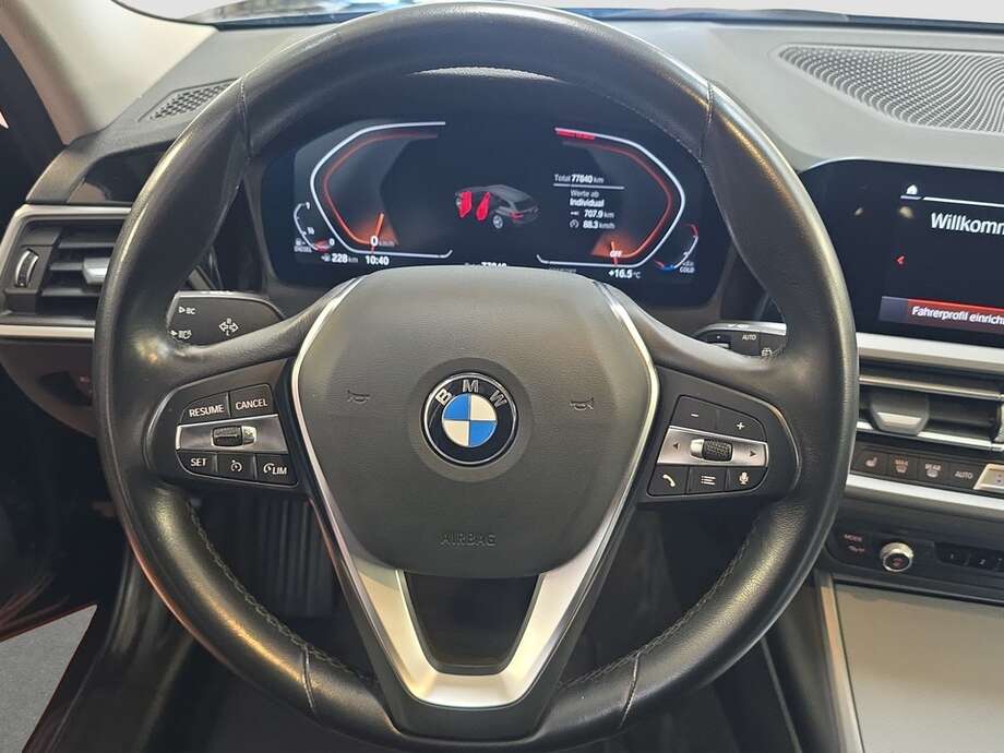 BMW 318d (Bild 12/18)