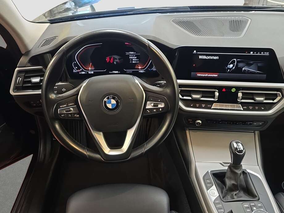BMW 318d (Bild 13/18)