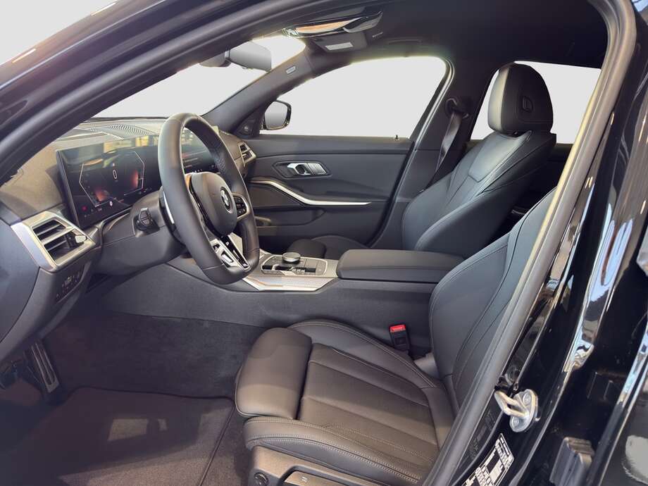 BMW 320d (Bild 10/16)