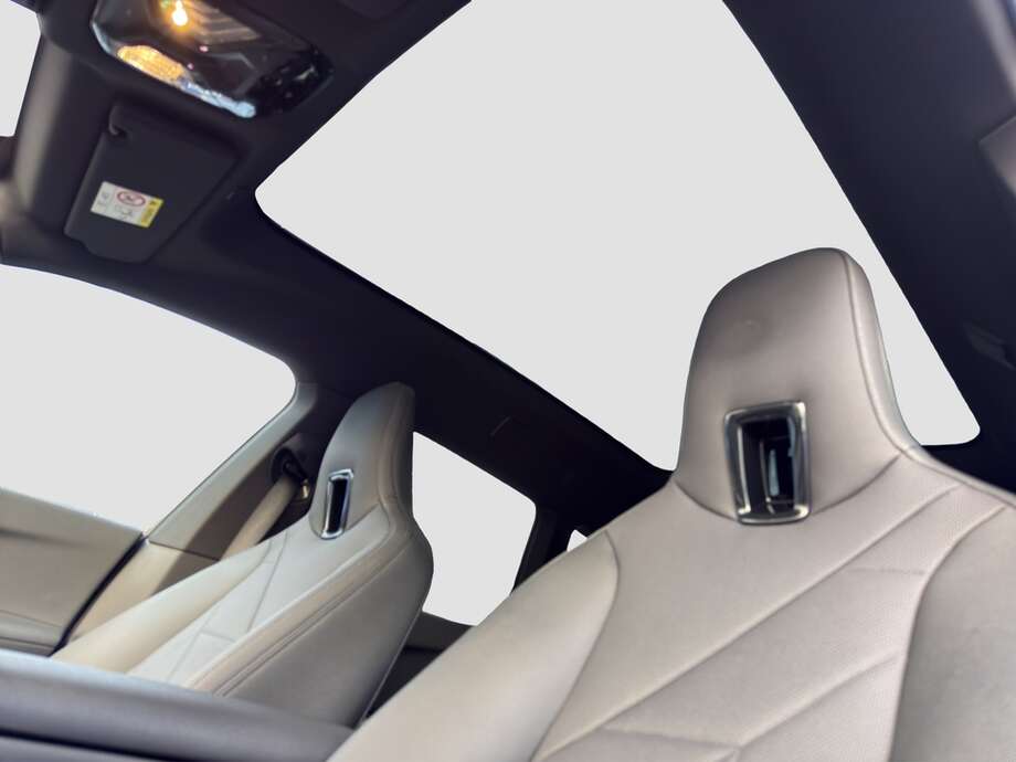 BMW iX (Bild 12/16)