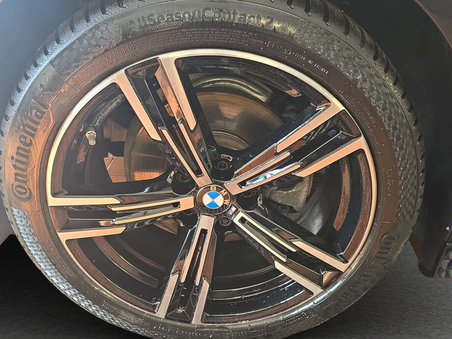 BMW 320d (Bild 9/18)