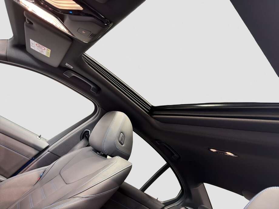 BMW 320i (Bild 12/19)