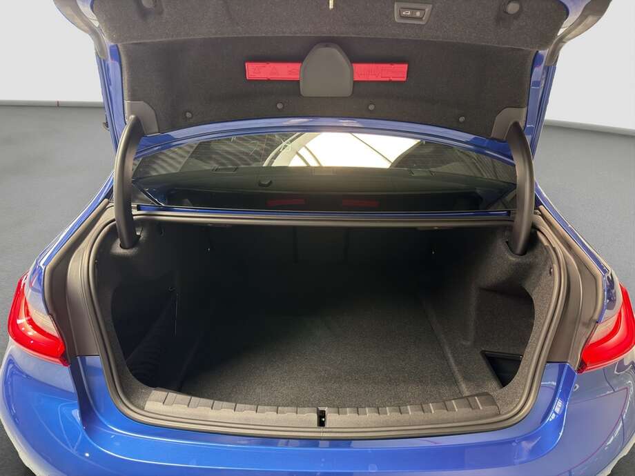 BMW 320i (Bild 16/19)