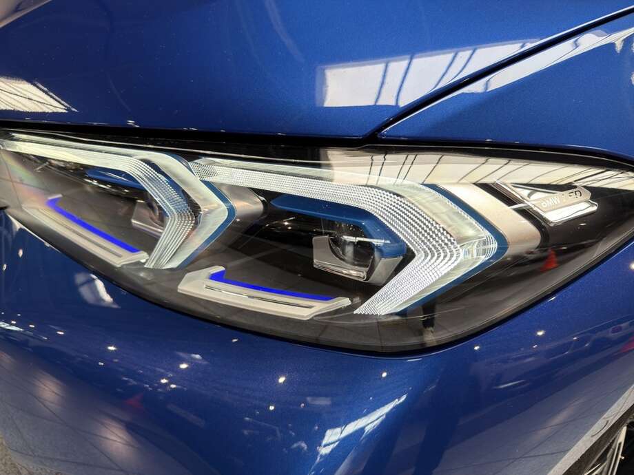 BMW 320i (Bild 18/19)
