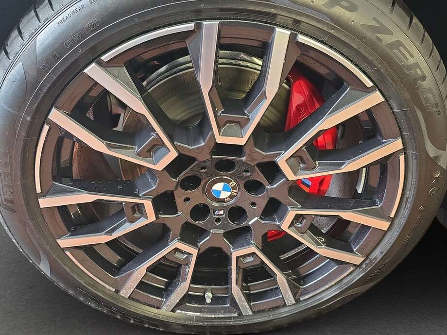 BMW X5 (Bild 9/18)