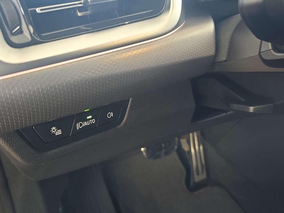 BMW iX2 eDrive20 (Bild 17/18)