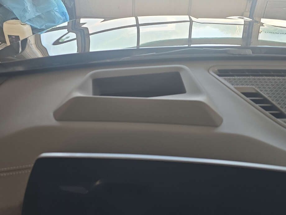 BMW iX2 eDrive20 (Bild 18/18)