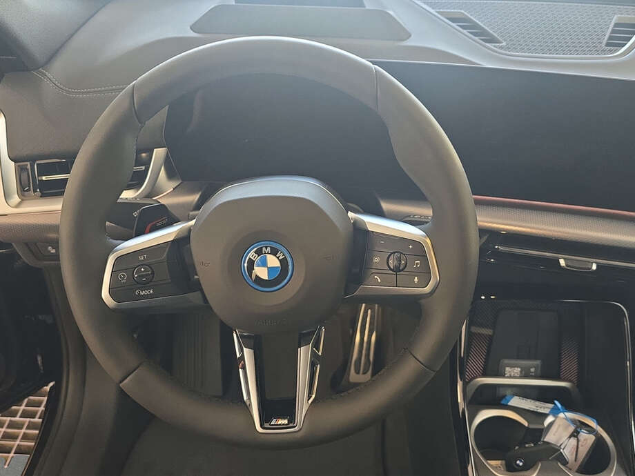 BMW iX2 eDrive20 (Bild 12/18)
