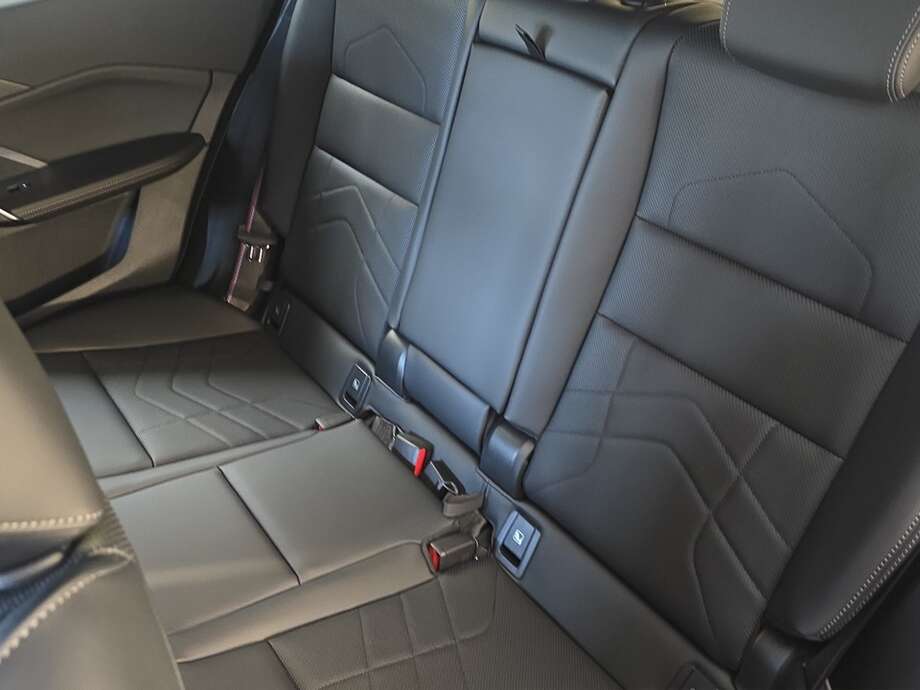 BMW iX2 eDrive20 (Bild 14/18)