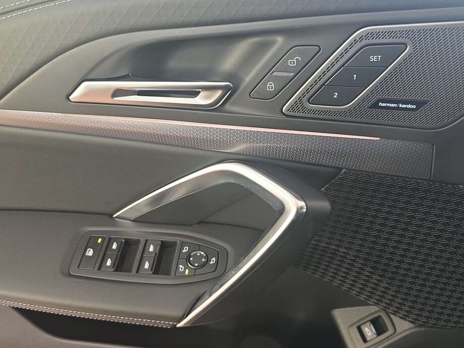 BMW iX2 eDrive20 (Bild 16/18)