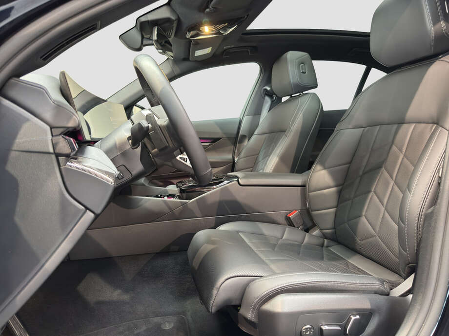 BMW 520d (Bild 11/16)