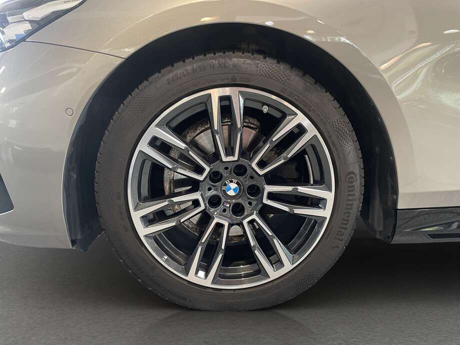 BMW 520i (Bild 9/16)