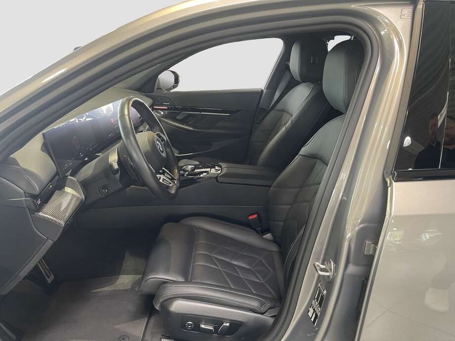 BMW 520i (Bild 10/16)