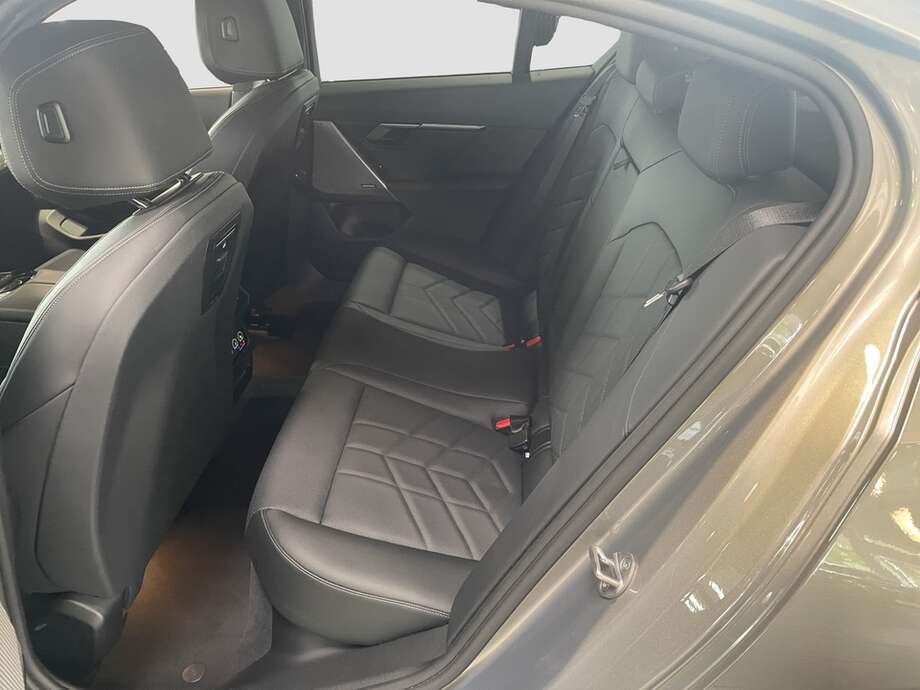 BMW 520i (Bild 13/16)