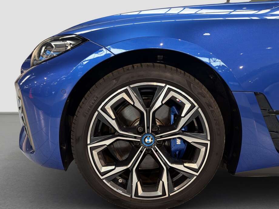 BMW i4 (Bild 9/18)