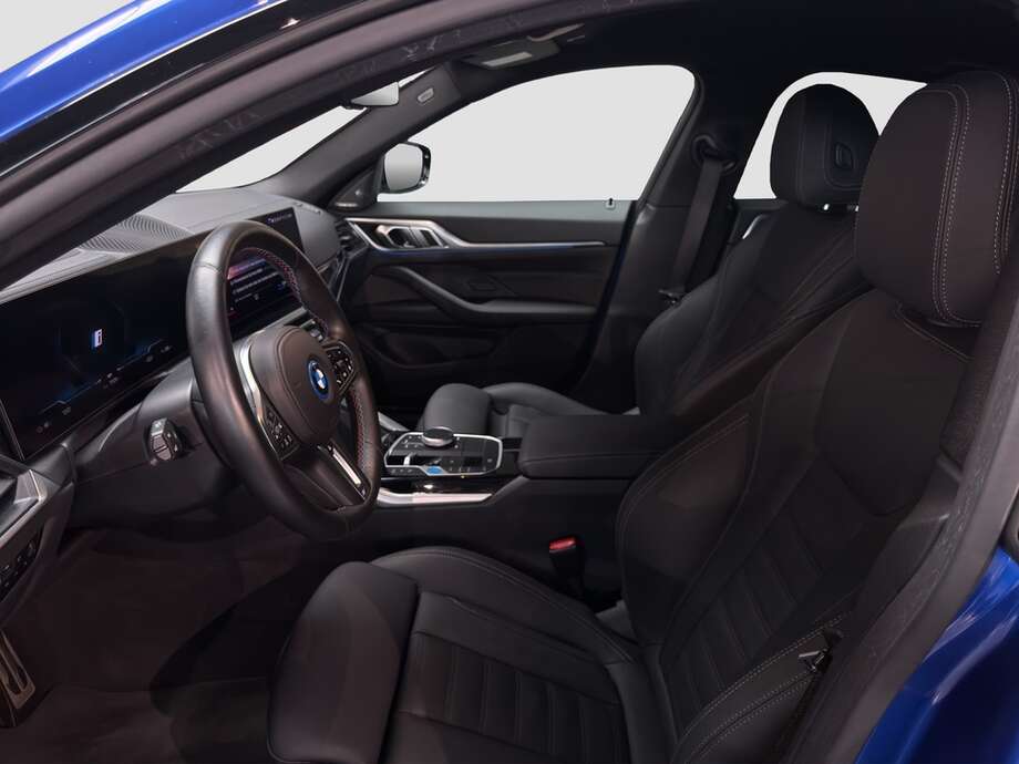 BMW i4 (Bild 10/18)