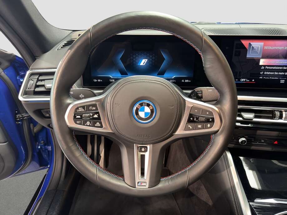 BMW i4 (Bild 12/18)