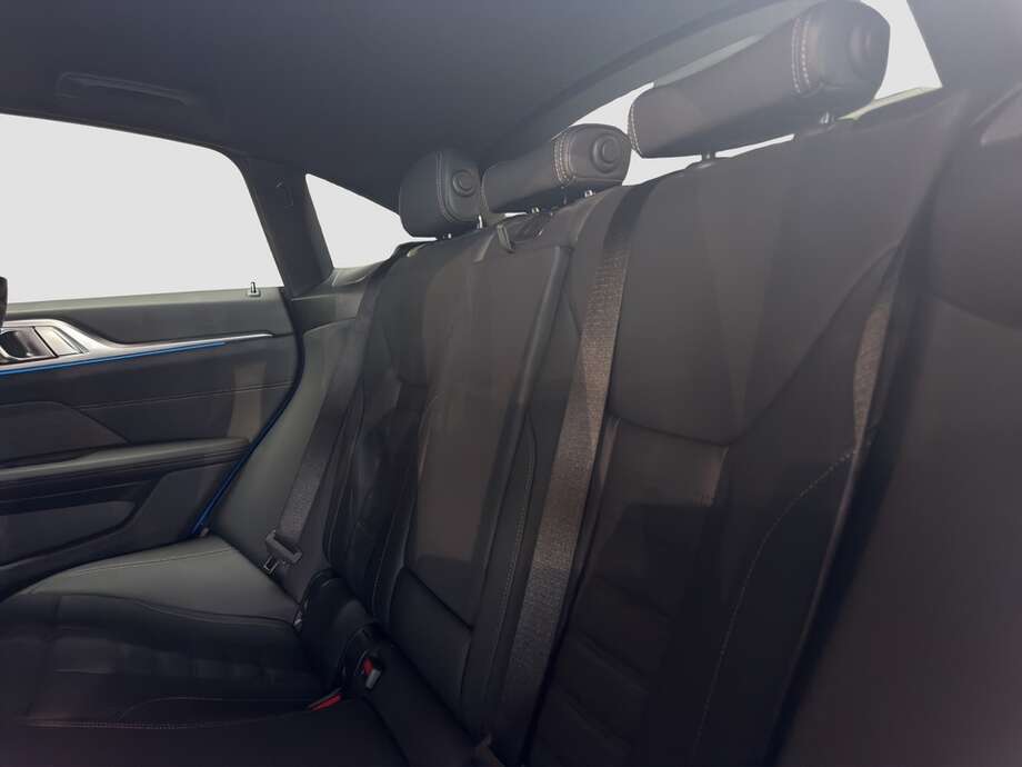 BMW i4 (Bild 14/18)