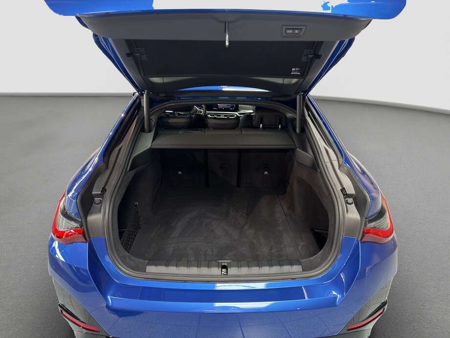 BMW i4 (Bild 15/18)