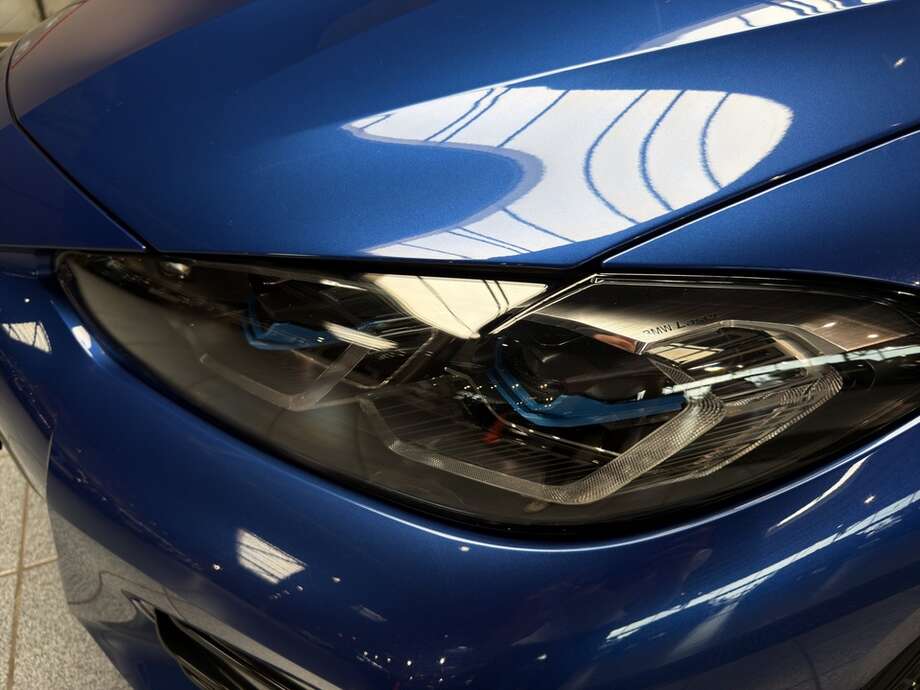 BMW i4 (Bild 18/18)