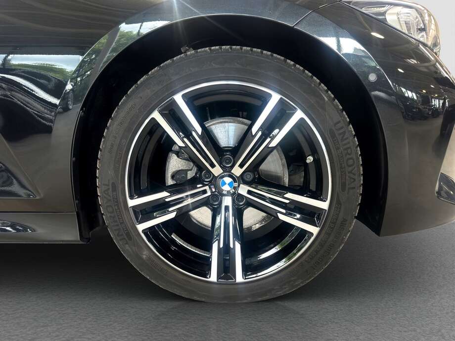 BMW 320d (Bild 8/15)